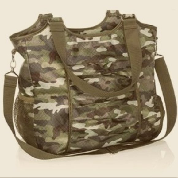 thirty-one Handbags - Green Camo Thirty One Yoga Bag